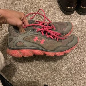 Womens pre owned size 9 under armour running shoes